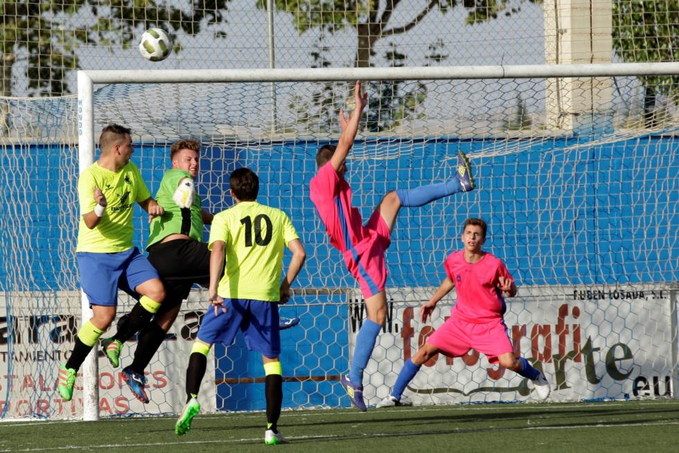 Fútbol. Homenaje a Alberto Sarroca. Santa Isabel vs. Villamayor