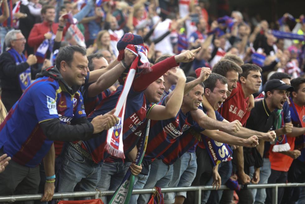 La SD Huesca en Primera: Las mejores fotografías de un partido histórico
