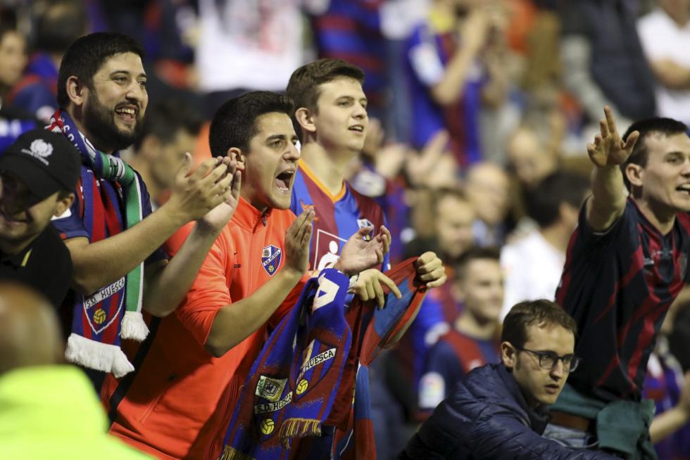 La SD Huesca en Primera: Las mejores fotografías de un partido histórico