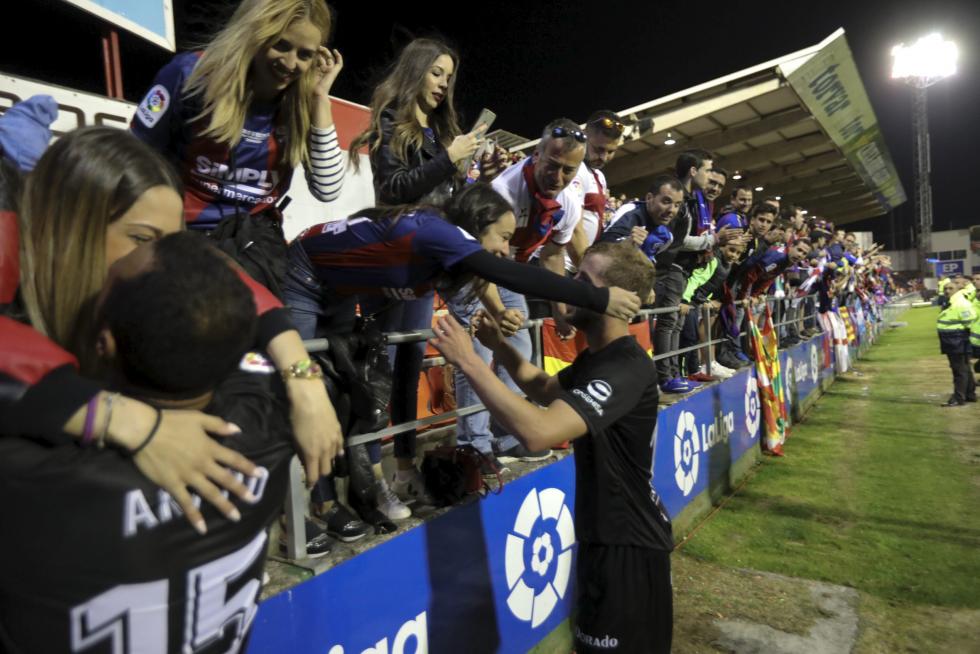 La SD Huesca en Primera: Las mejores fotografías de un partido histórico