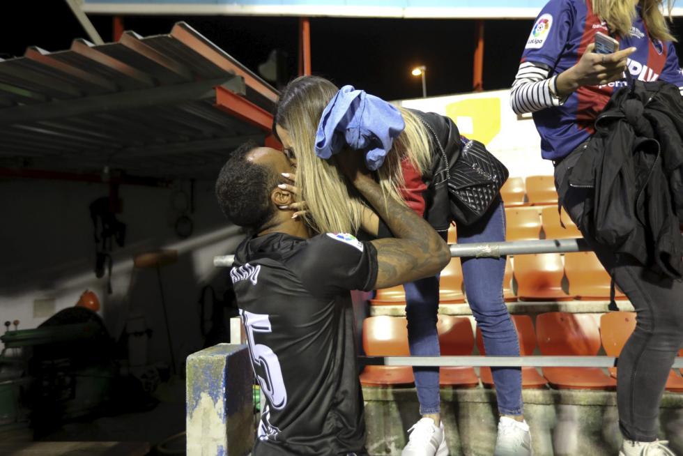 La SD Huesca en Primera: Las mejores fotografías de un partido histórico