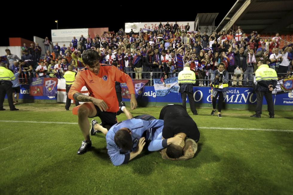 La SD Huesca en Primera: Las mejores fotografías de un partido histórico