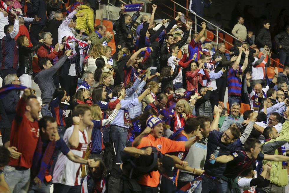 La SD Huesca en Primera: Las mejores fotografías de un partido histórico