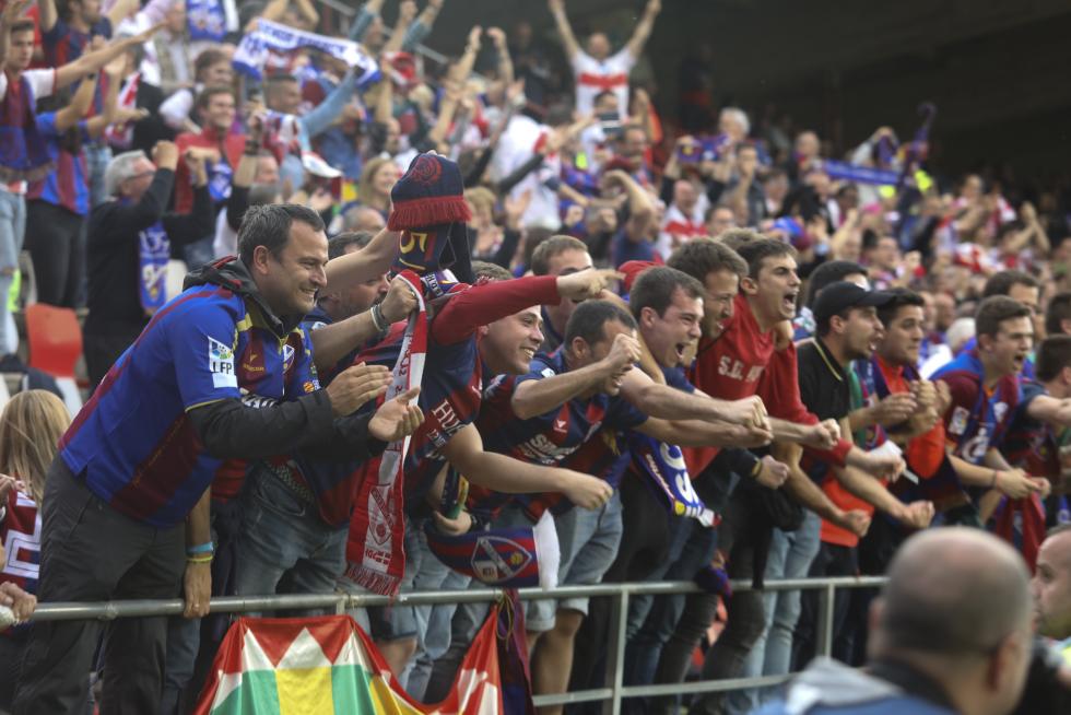 La SD Huesca en Primera: Las mejores fotografías de un partido histórico