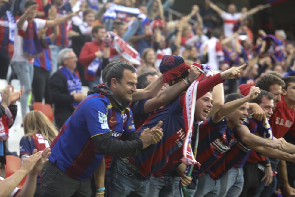 La SD Huesca en Primera: Las mejores fotografías de un partido histórico