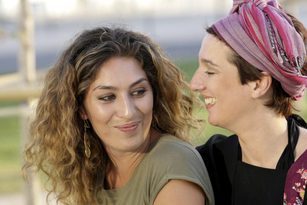 Estrella Morente con Dulce Pontes antes de actuar en la Expo