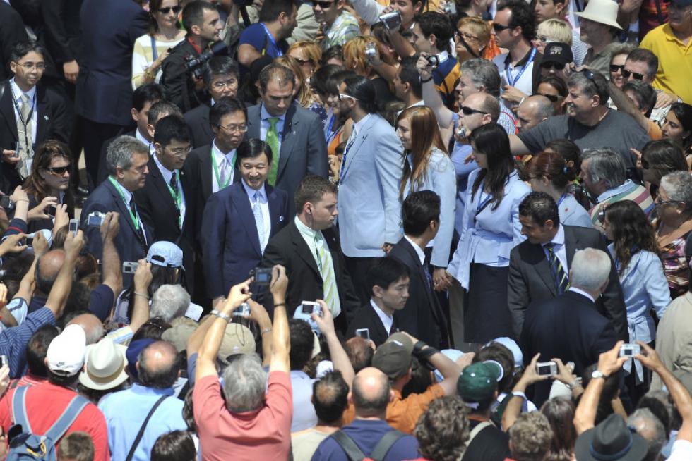 Visita del príncipe Naruhito en el día nacional de Japón