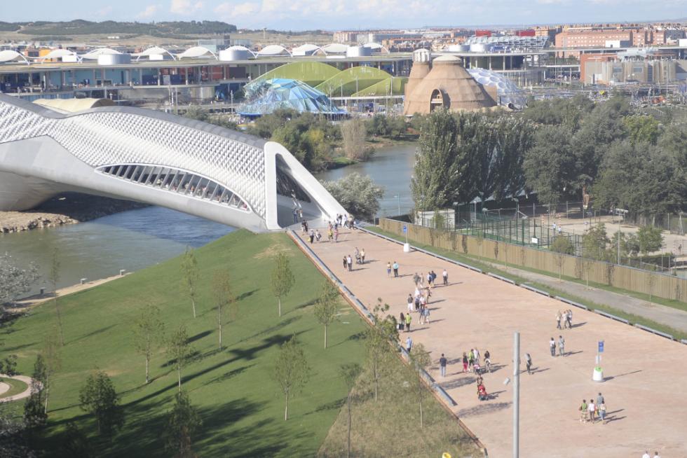 Una de las entradas al Pabellón Puente