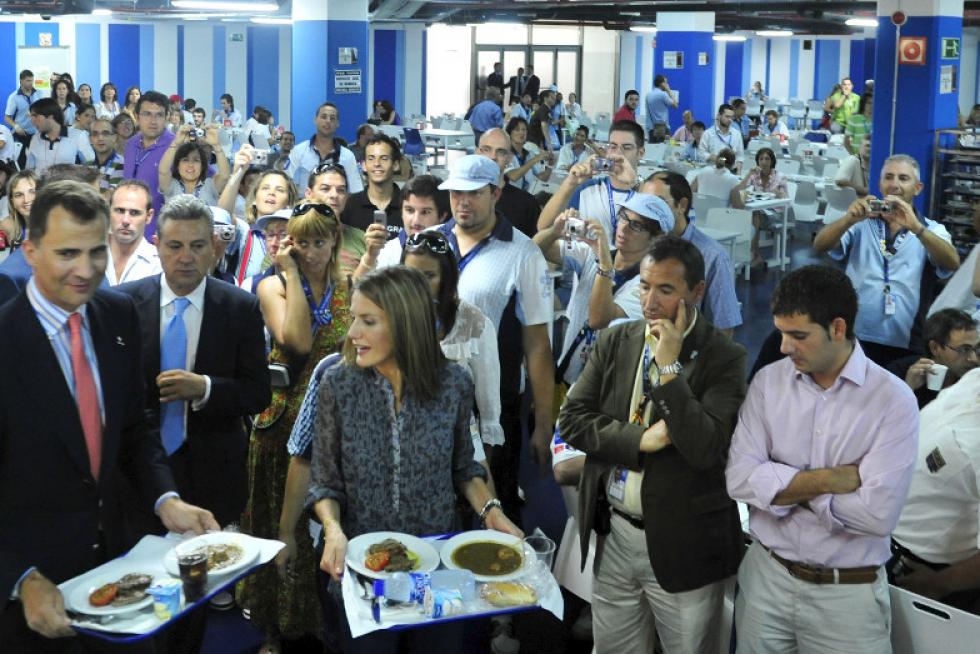 Los entonces Príncipes de Asturias comieron en la cantina de los trabajadores de la Expo en una de sus visitas.