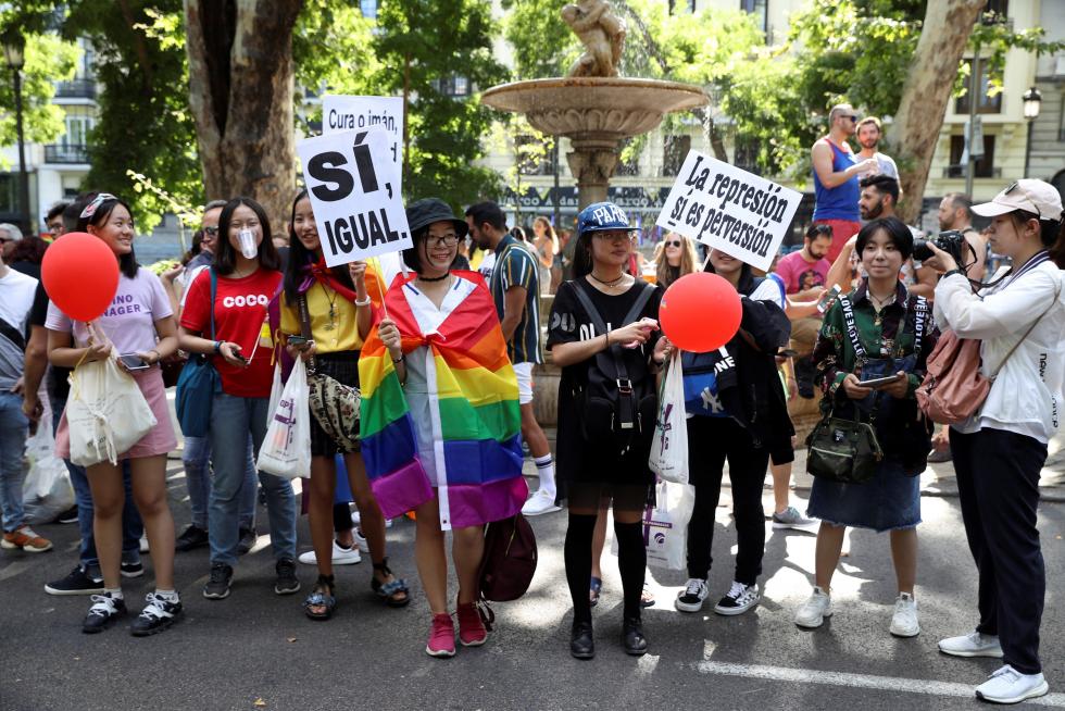 Las calles de Madrid se llenan de colorido en el desfile del Orgullo