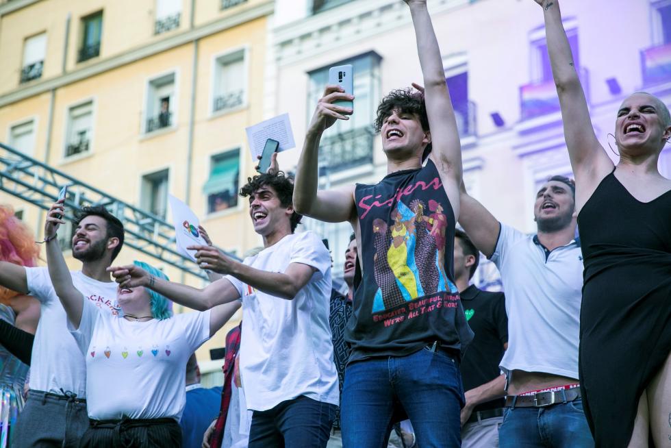 Las calles de Madrid se llenan de colorido en el desfile del Orgullo