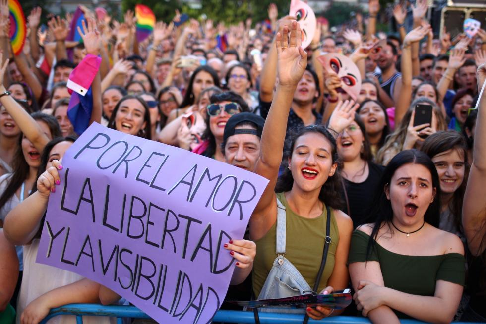 Las calles de Madrid se llenan de colorido en el desfile del Orgullo