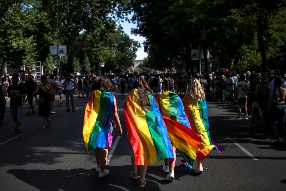 Las calles de Madrid se llenan de colorido en el desfile del Orgullo
