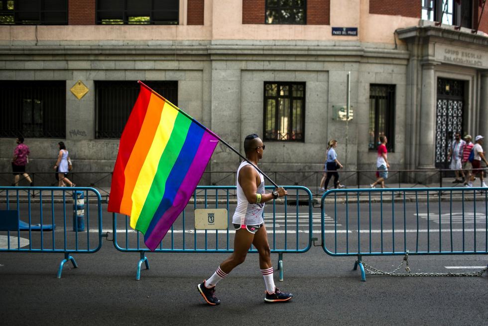Las calles de Madrid se llenan de colorido en el desfile del Orgullo