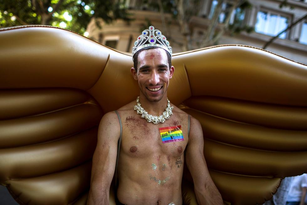 Las calles de Madrid se llenan de colorido en el desfile del Orgullo