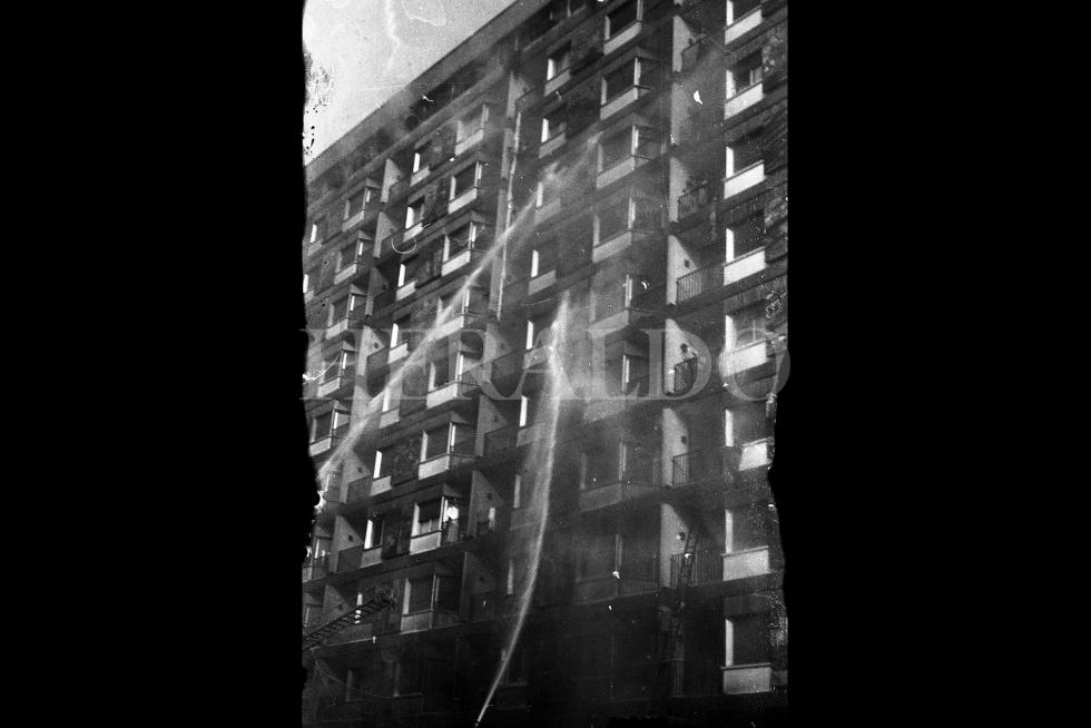 Fotografías tomadas durante el incendio del hotel Corona de Aragón el 12 de julio de 1979 donde murieron 78 personas y 113 resultaron heridas