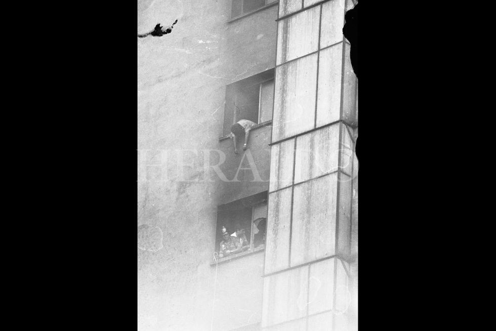 Fotografías tomadas durante el incendio del hotel Corona de Aragón el 12 de julio de 1979 donde murieron 78 personas y 113 resultaron heridas