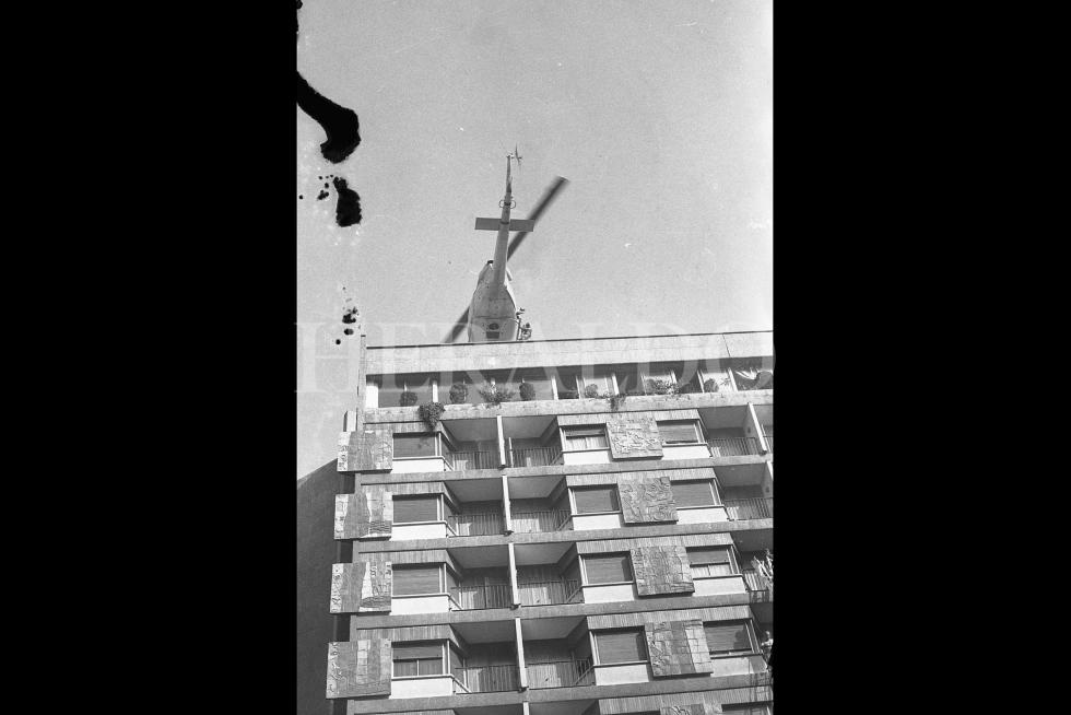 Fotografías tomadas durante el incendio del hotel Corona de Aragón el 12 de julio de 1979 donde murieron 78 personas y 113 resultaron heridas