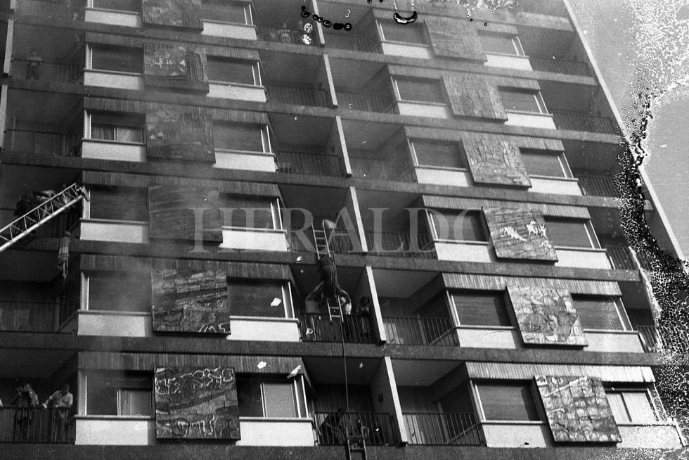 Fotografías tomadas durante el incendio del hotel Corona de Aragón el 12 de julio de 1979 donde murieron 78 personas y 113 resultaron heridas