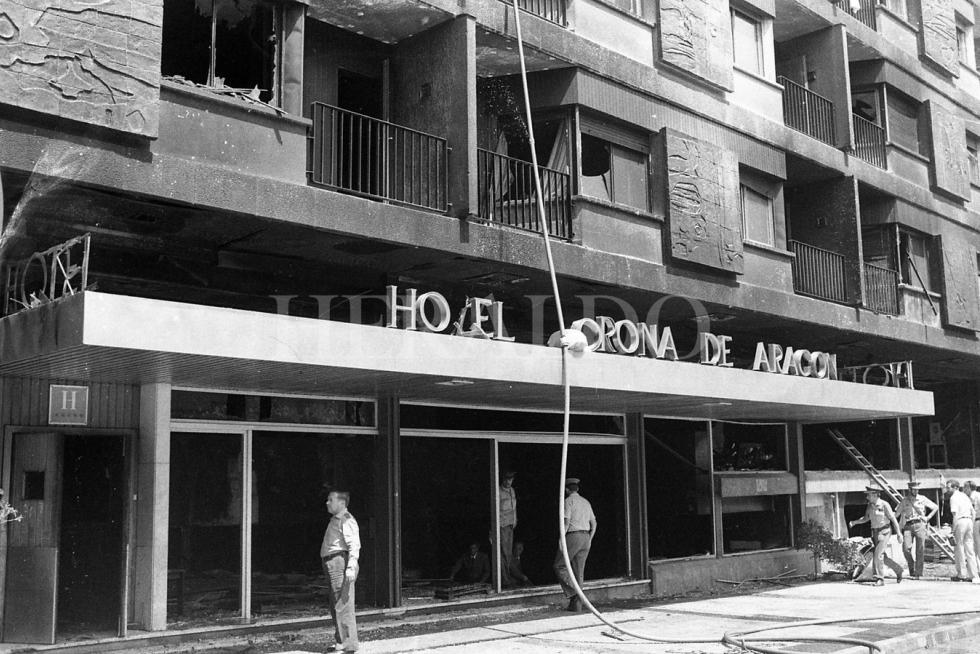 Fotografías tomadas durante el incendio del hotel Corona de Aragón el 12 de julio de 1979 donde murieron 78 personas y 113 resultaron heridas