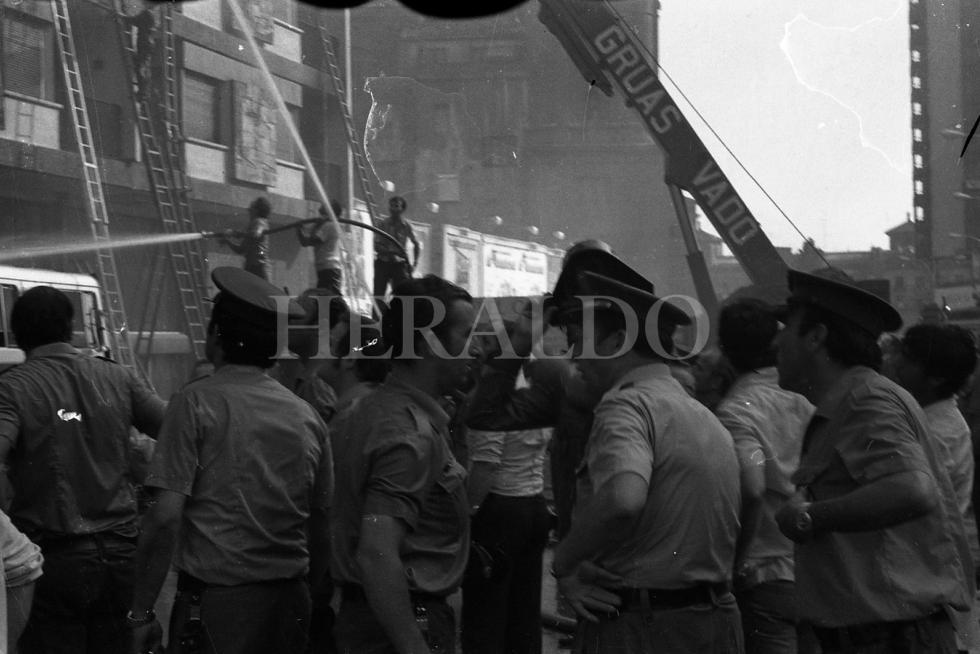 Fotografías tomadas durante el incendio del hotel Corona de Aragón el 12 de julio de 1979 donde murieron 78 personas y 113 resultaron heridas