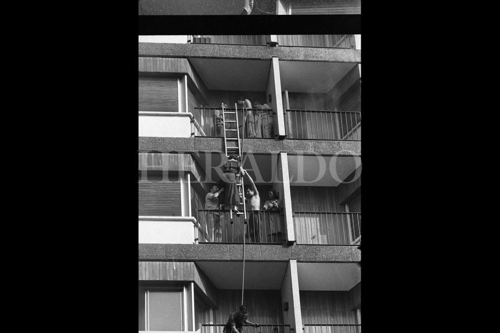 Fotografías tomadas durante el incendio del hotel Corona de Aragón el 12 de julio de 1979 donde murieron 78 personas y 113 resultaron heridas