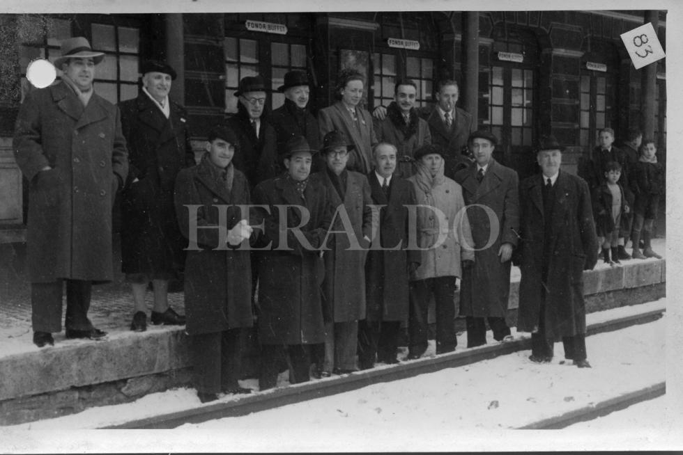 Asistentes a la reapertura de la frontera Franco-Española en la Estación Internacional de Canfranc el 21 de febrero de 1948.