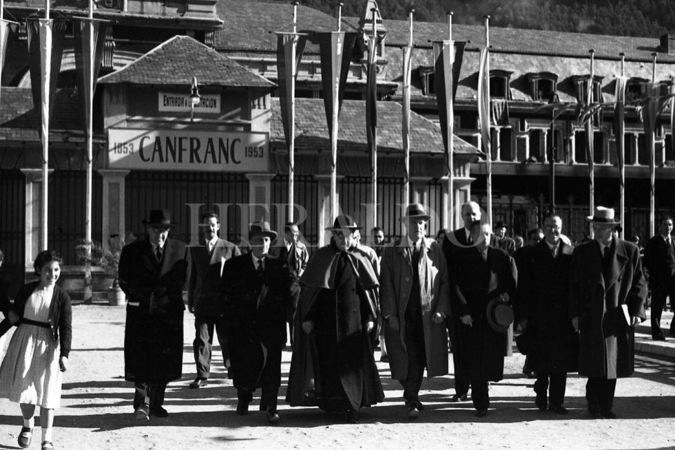 Acto en Canfranc en 1953 con motivo del centenario de la concepción del proyecto de construcción del ferrocarril a Francia vía Canfranc.