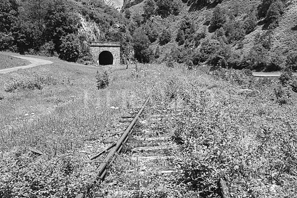 Tramo de la vía del Canfranc en el lado francés, cerca de L'Estanguet el 23 de noviembre de 1998.