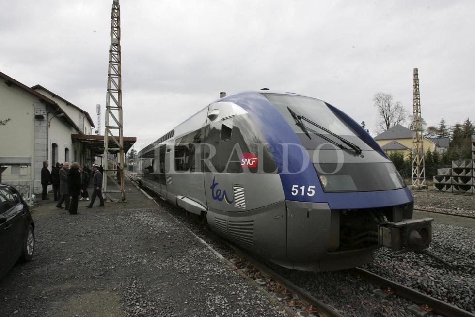 Inauguración en Olorón del tren Pau - Olorón el 17 de febrero de 2011.