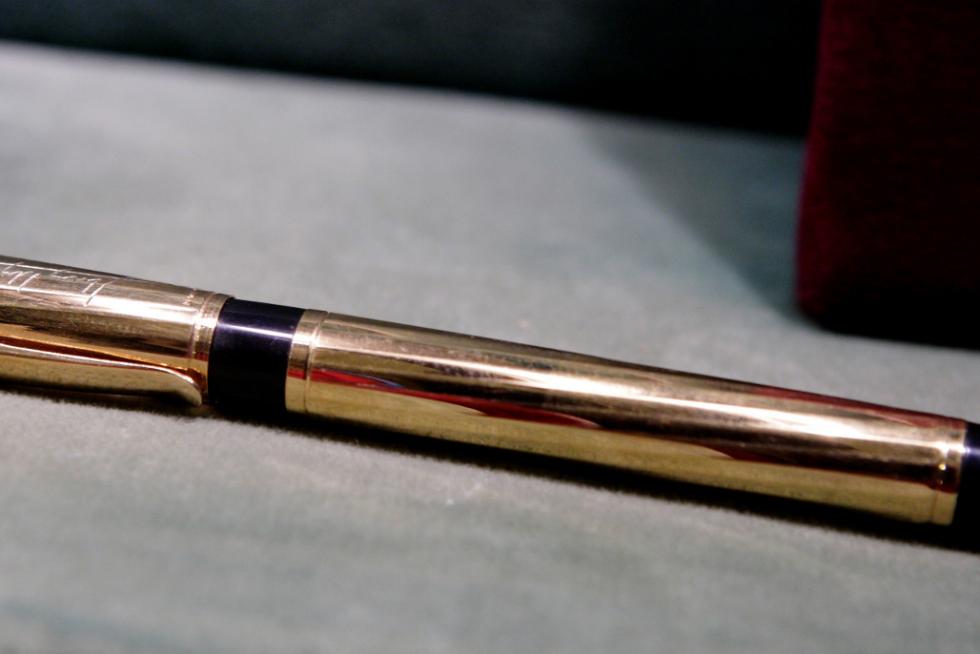 Joyas de la Virgen que se pueden ver en el Museo Pilarista. En la imagen, un bolígrafo de don Juan Carlos I