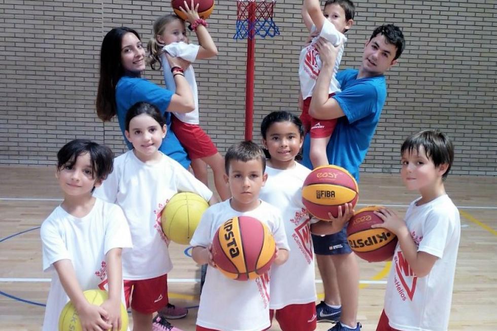 Los niños disfrutan en los diferentes campus deportivos en Helios