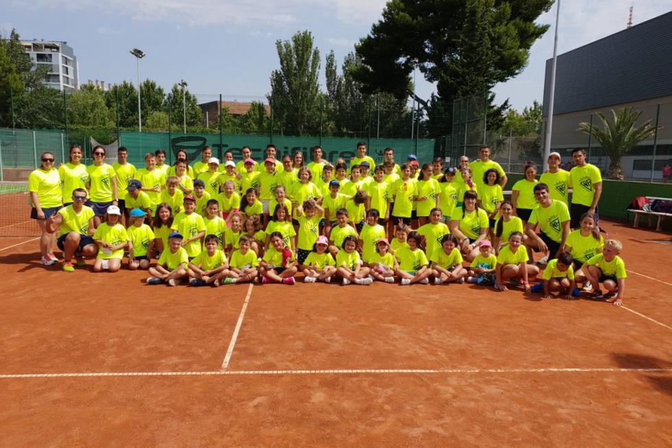 Los niños disfrutan en los diferentes campus deportivos en Helios