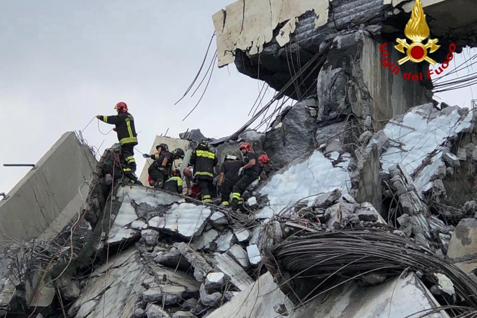 Decenas de muertos al desplomarse un viaducto en Génova