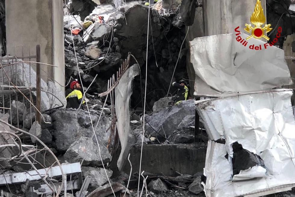Decenas de muertos al desplomarse un viaducto en Génova