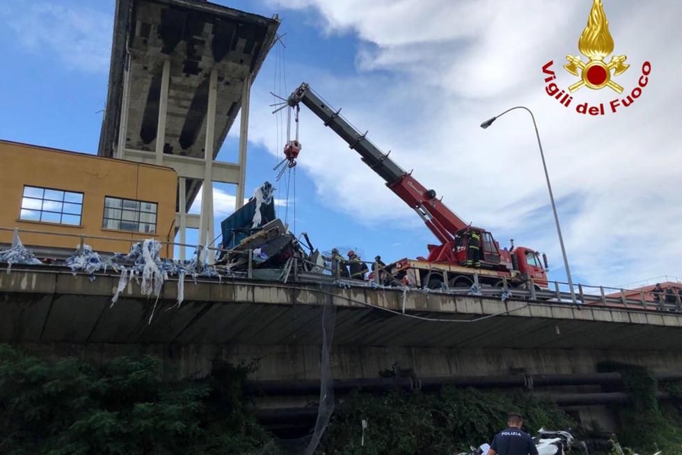 Decenas de muertos al desplomarse un viaducto en Génova