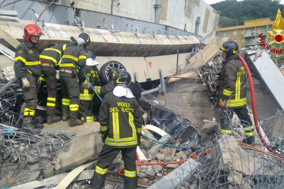 Decenas de muertos al desplomarse un viaducto en Génova