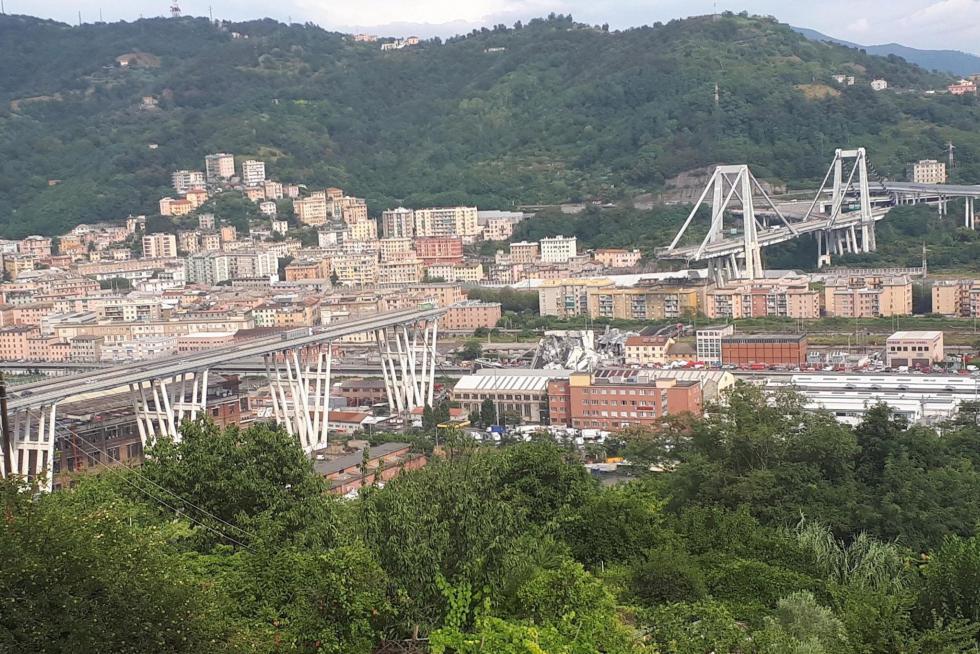 Decenas de muertos al desplomarse un viaducto en Génova