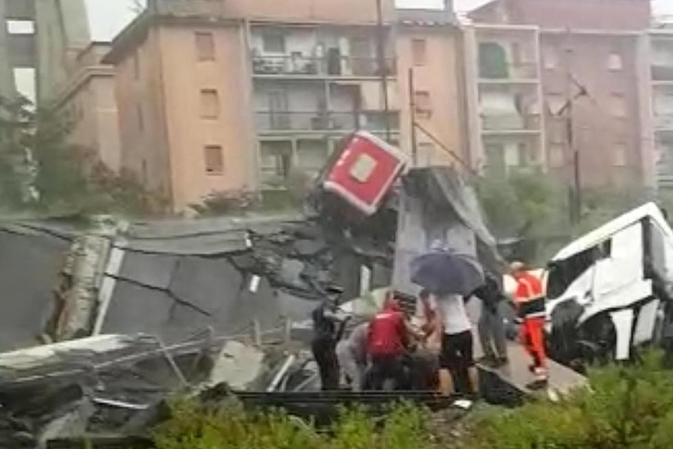 Decenas de muertos al desplomarse un viaducto en Génova