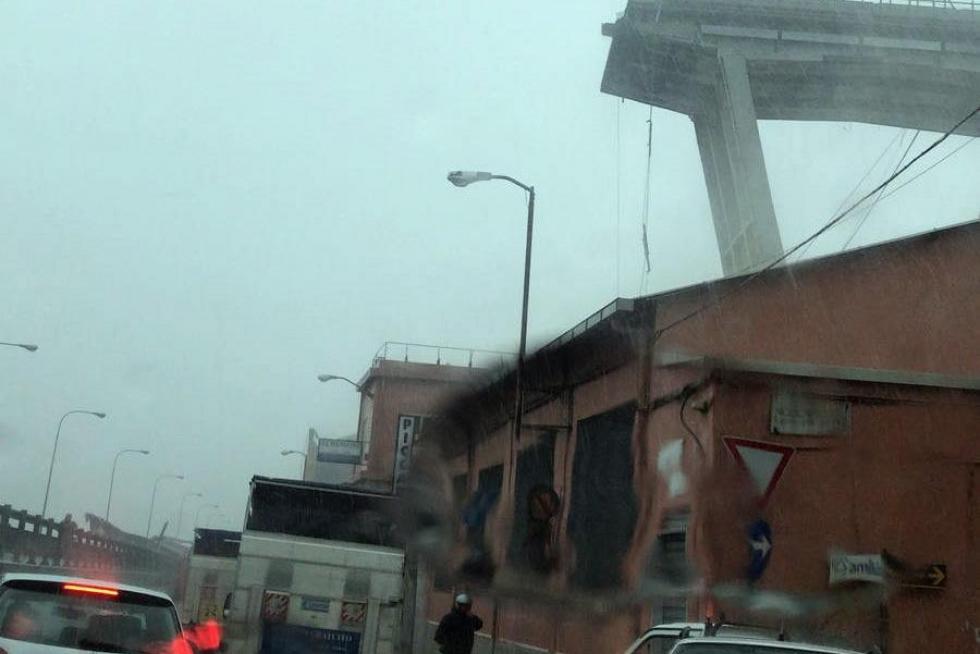 Decenas de muertos al desplomarse un viaducto en Génova