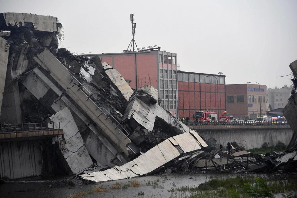 Decenas de muertos al desplomarse un viaducto en Génova