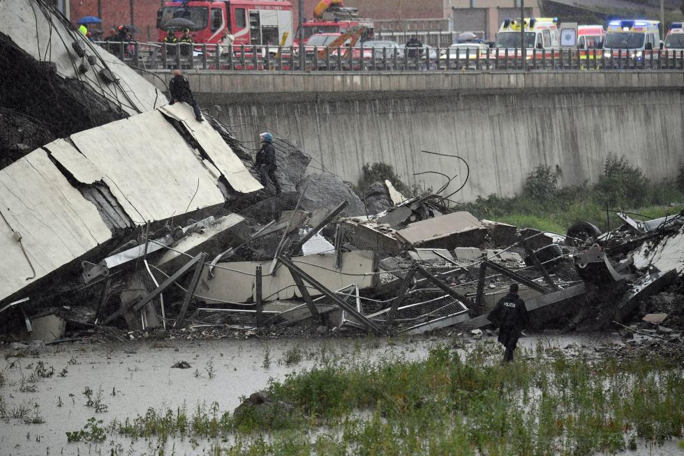 Decenas de muertos al desplomarse un viaducto en Génova