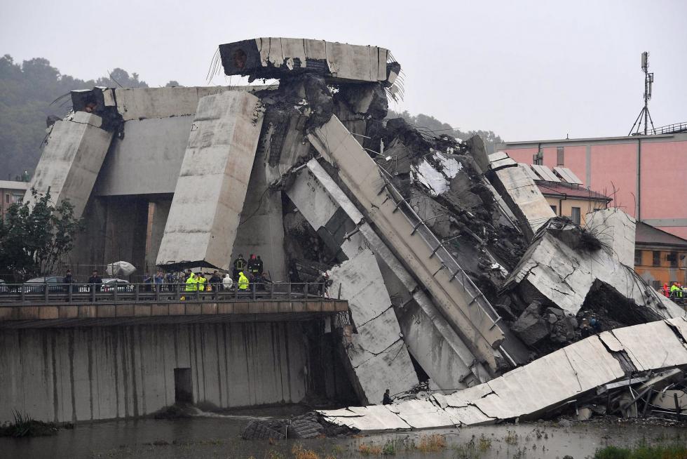 Decenas de muertos al desplomarse un viaducto en Génova