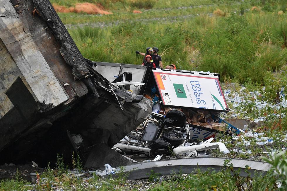 Decenas de muertos al desplomarse un viaducto en Génova