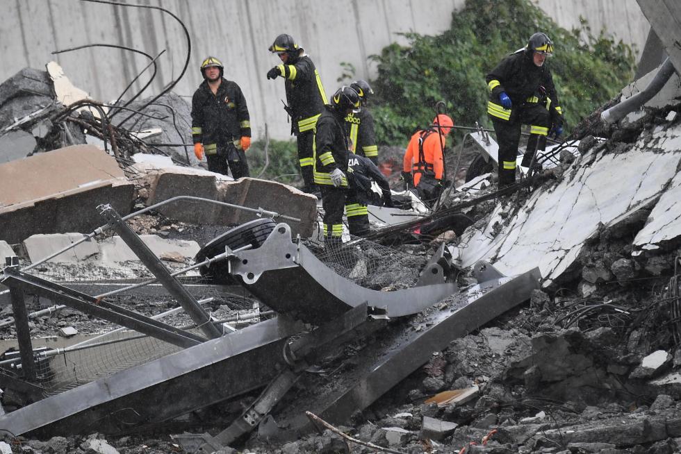 Decenas de muertos al desplomarse un viaducto en Génova