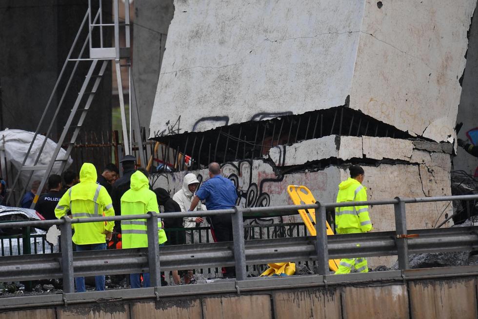 Decenas de muertos al desplomarse un viaducto en Génova