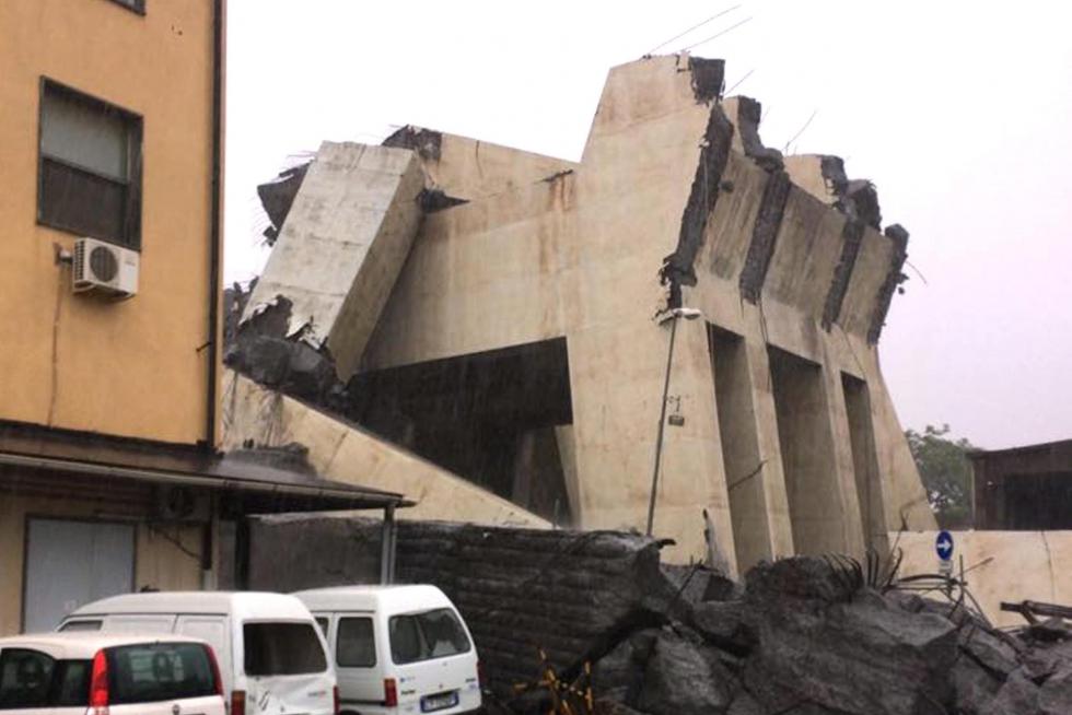 Decenas de muertos al desplomarse un viaducto en Génova