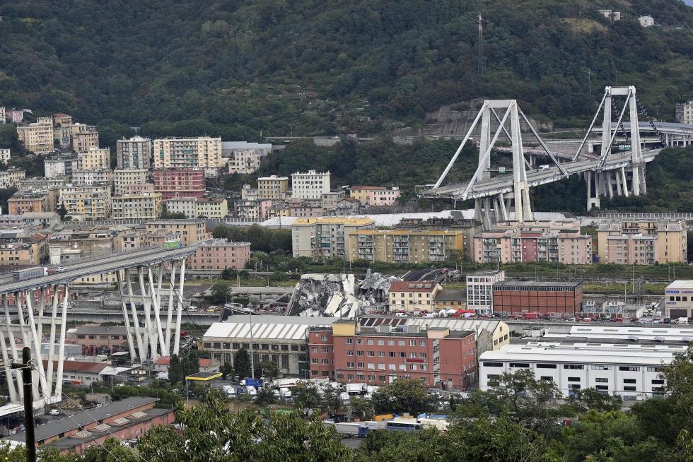 Decenas de muertos al desplomarse un viaducto en Génova