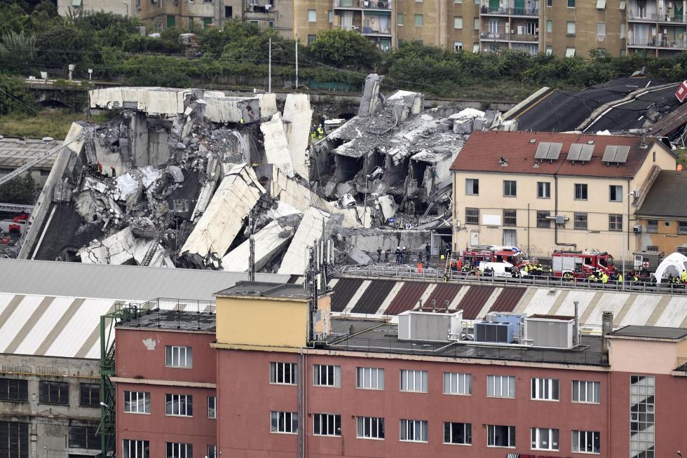 Decenas de muertos al desplomarse un viaducto en Génova