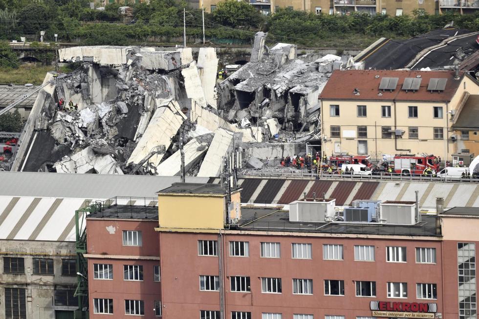 Decenas de muertos al desplomarse un viaducto en Génova